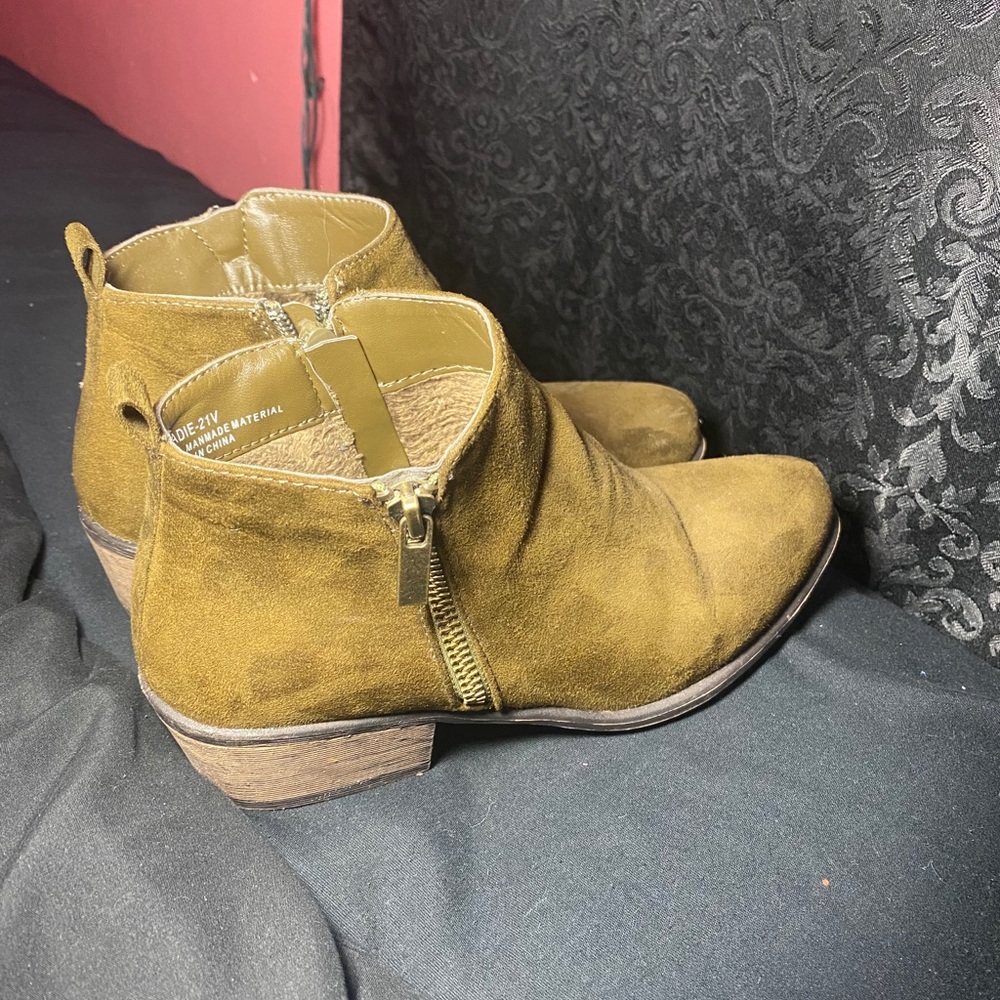 Heeled boots